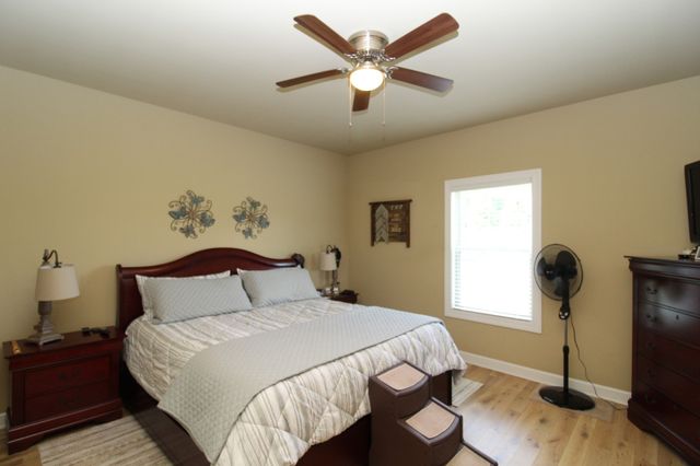 725 Lick Creek Rd, Hartsville, TN 37074