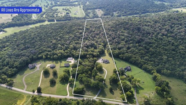 725 Lick Creek Rd, Hartsville, TN 37074