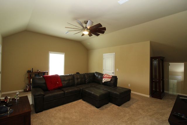 725 Lick Creek Rd, Hartsville, TN 37074