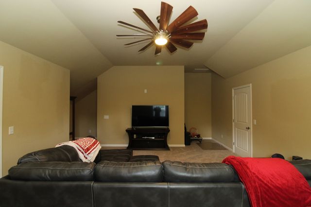 725 Lick Creek Rd, Hartsville, TN 37074