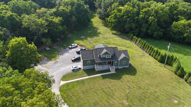 725 Lick Creek Rd, Hartsville, TN 37074
