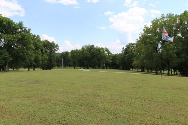 725 Lick Creek Rd, Hartsville, TN 37074