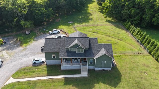 725 Lick Creek Rd, Hartsville, TN 37074