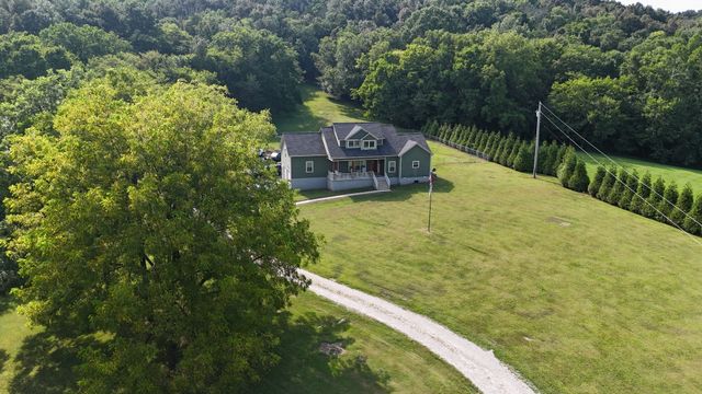 725 Lick Creek Rd, Hartsville, TN 37074