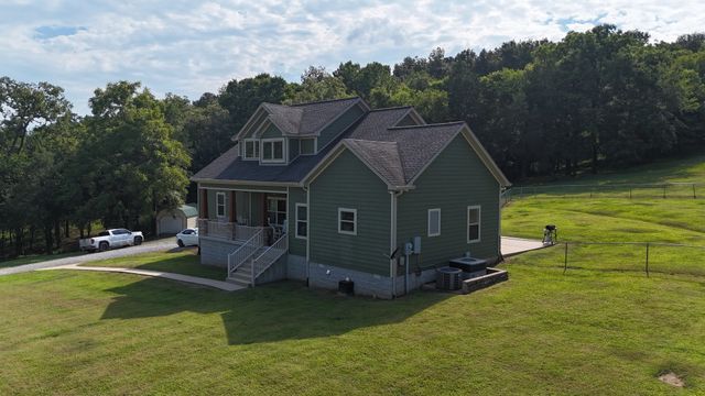 725 Lick Creek Rd, Hartsville, TN 37074