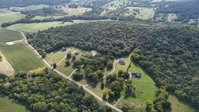 725 Lick Creek Rd, Hartsville, TN 37074