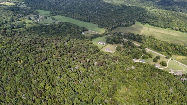 725 Lick Creek Rd, Hartsville, TN 37074