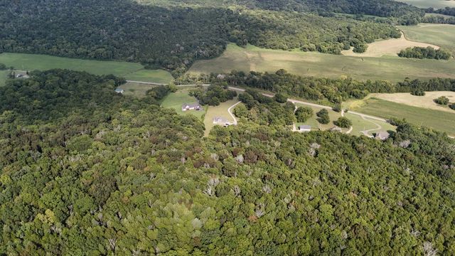 725 Lick Creek Rd, Hartsville, TN 37074