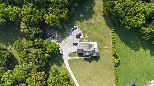 725 Lick Creek Rd, Hartsville, TN 37074