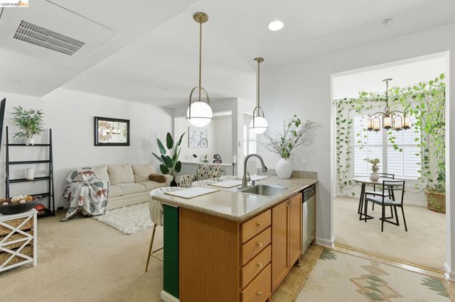 88 E 6Th St 313, Pittsburg, CA 94565