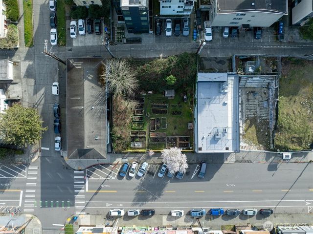 5520 University Way NE, Seattle, WA 98105