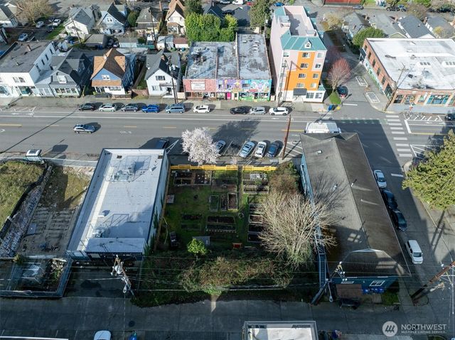 5520 University Way NE, Seattle, WA 98105