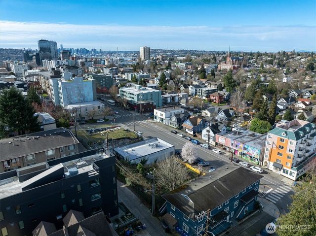 5520 University Way NE, Seattle, WA 98105