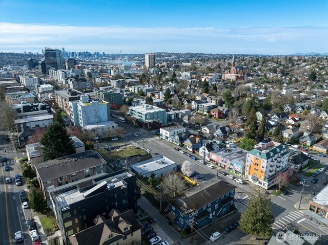 5520 University Way NE, Seattle, WA 98105