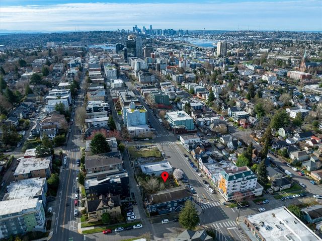 5520 University Way NE, Seattle, WA 98105