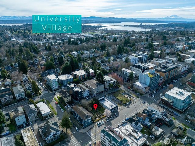 5520 University Way NE, Seattle, WA 98105