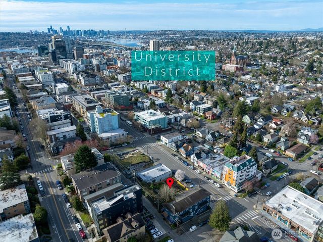 5520 University Way NE, Seattle, WA 98105