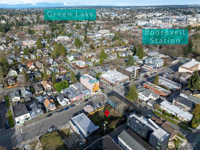 5520 University Way NE, Seattle, WA 98105