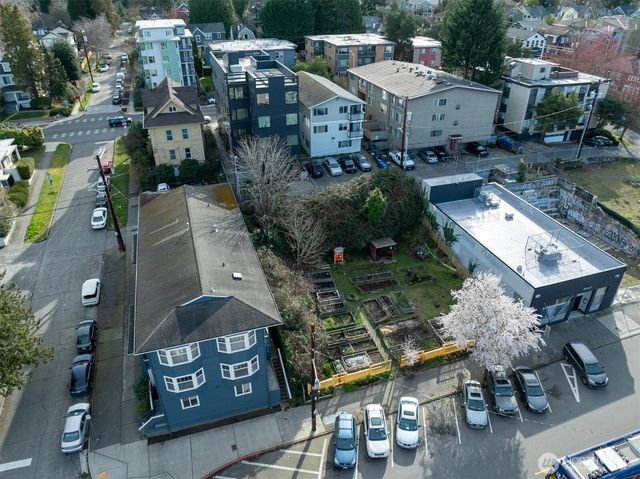 5520 University Way NE, Seattle, WA 98105