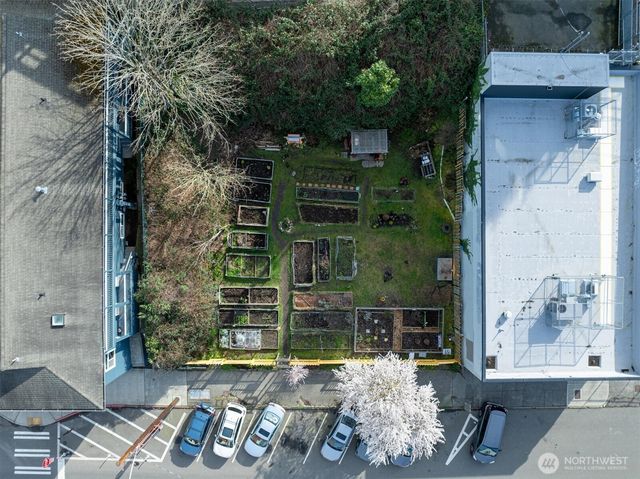 5520 University Way NE, Seattle, WA 98105