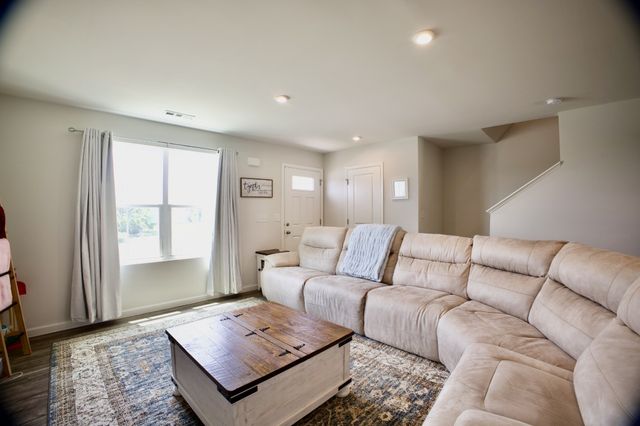 1066 Cone Blvd, Nashville, TN 37207