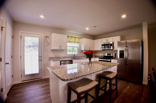 1066 Cone Blvd, Nashville, TN 37207