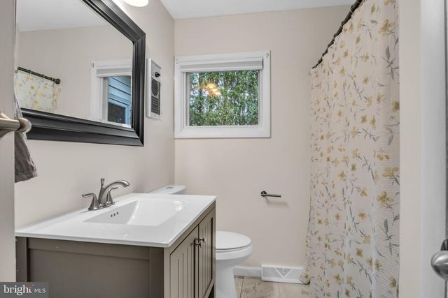 5224 OXFORD DR, Mechanicsburg, PA 17055