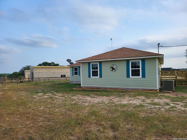 250 Krystal Ray, Floresville, TX 78114