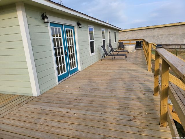 250 Krystal Ray, Floresville, TX 78114