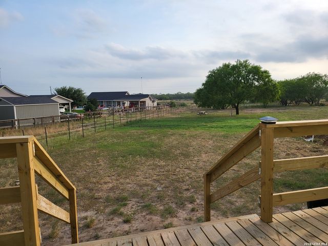 250 Krystal Ray, Floresville, TX 78114
