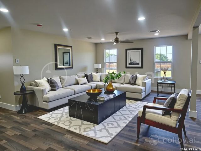 250 Krystal Ray, Floresville, TX 78114