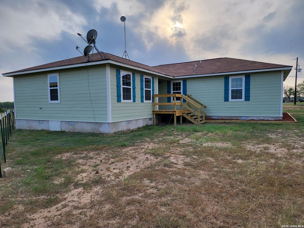 250 Krystal Ray, Floresville, TX 78114