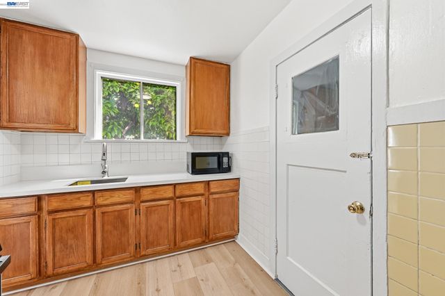 1829 E 22nd St, Oakland, CA 94606