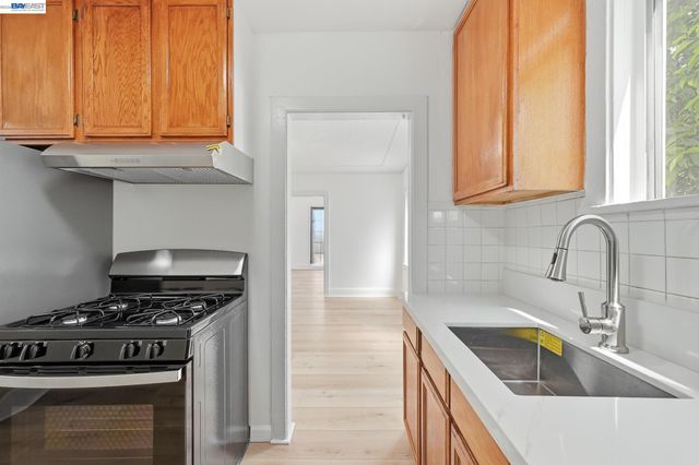 1829 E 22nd St, Oakland, CA 94606