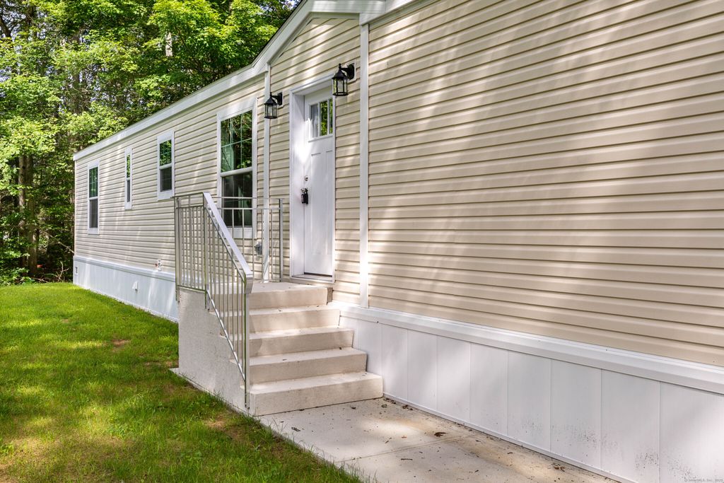 91 Atlantic Avenue, Norwich, CT 06360