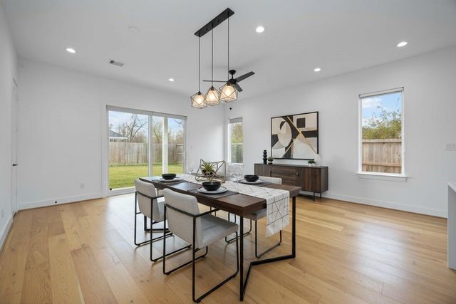 2215 Mansfield Street, Houston, TX 77091