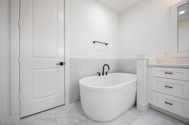 2215 Mansfield Street, Houston, TX 77091