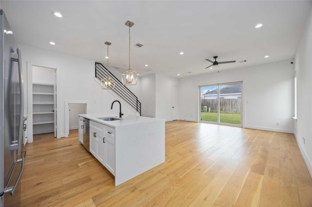 2215 Mansfield Street, Houston, TX 77091