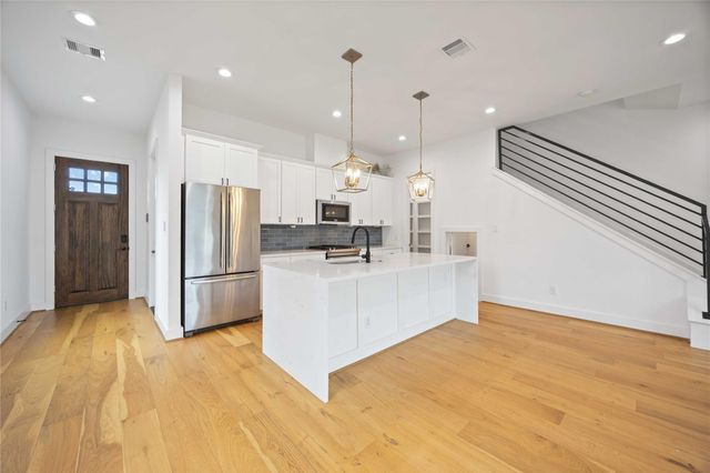 2215 Mansfield Street, Houston, TX 77091