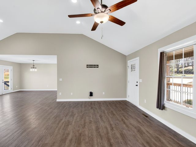 621 Womack Rd, Bethpage, TN 37022