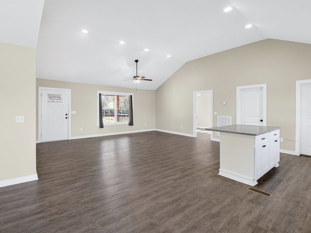 621 Womack Rd, Bethpage, TN 37022