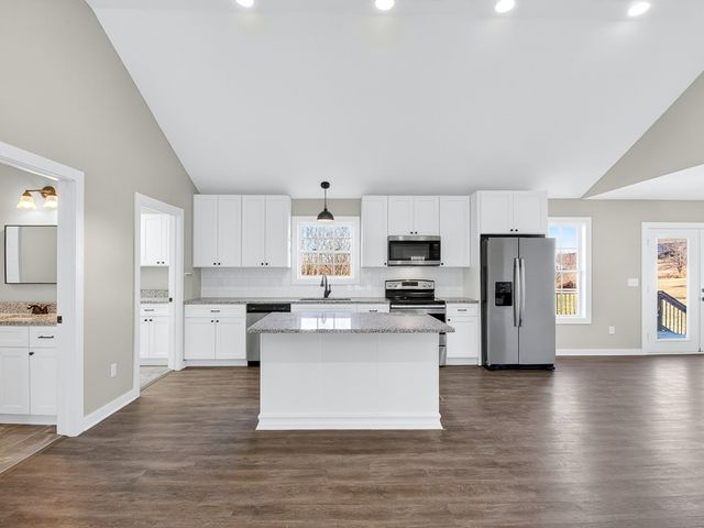 621 Womack Rd, Bethpage, TN 37022