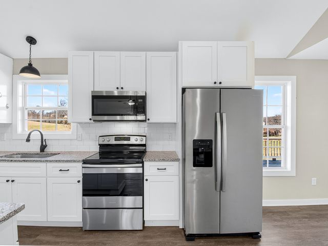 621 Womack Rd, Bethpage, TN 37022