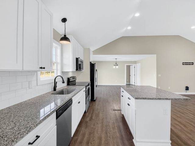 621 Womack Rd, Bethpage, TN 37022