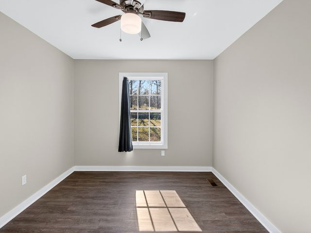 621 Womack Rd, Bethpage, TN 37022