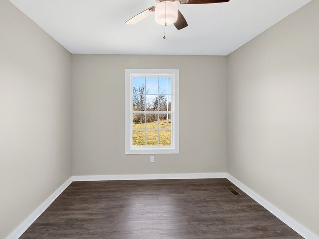 621 Womack Rd, Bethpage, TN 37022