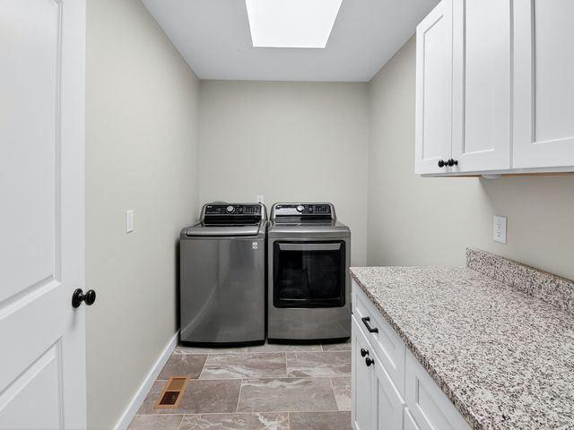 621 Womack Rd, Bethpage, TN 37022