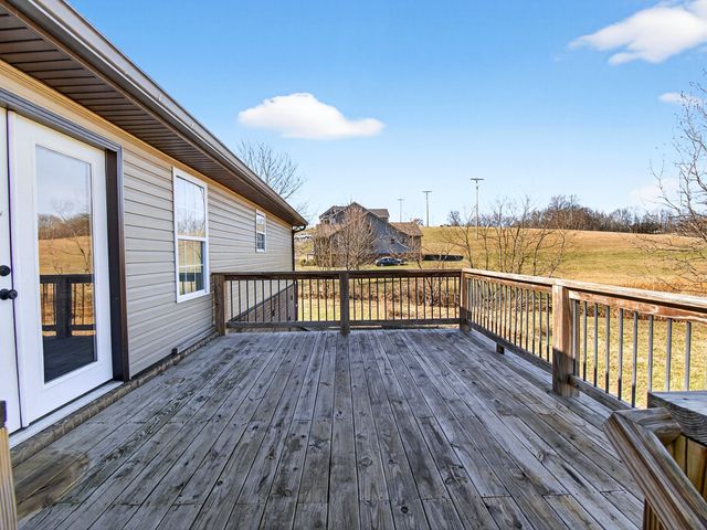 621 Womack Rd, Bethpage, TN 37022