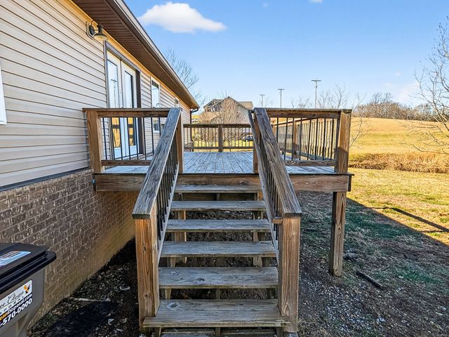 621 Womack Rd, Bethpage, TN 37022