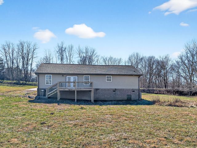 621 Womack Rd, Bethpage, TN 37022